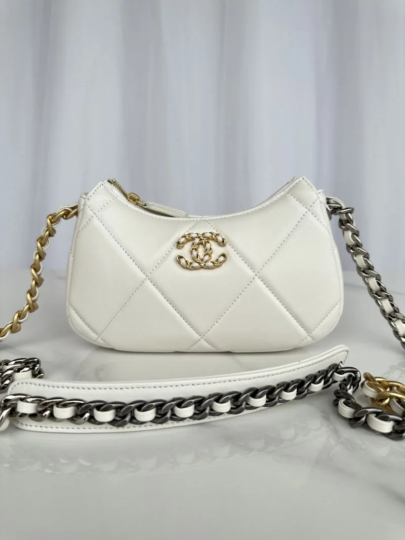 Chanel Hobo Bags Sleek 53178