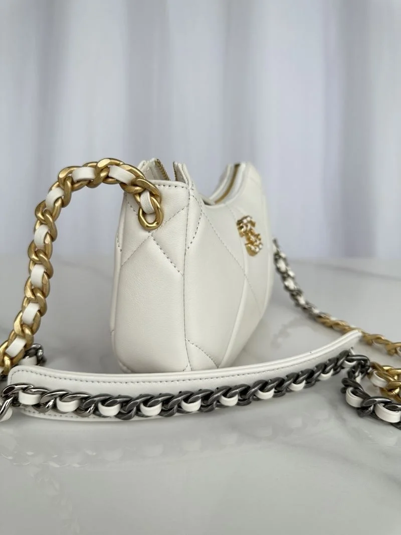 Chanel Hobo Bags Sleek 53178