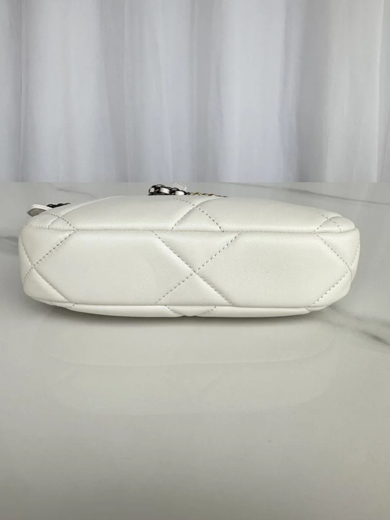 Chanel Hobo Bags Sleek 53178