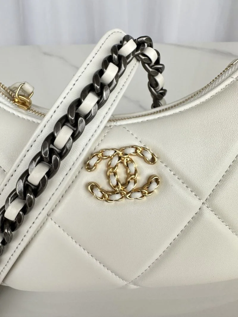 Chanel Hobo Bags Sleek 53178