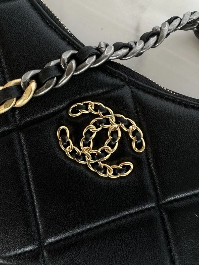 Chanel Hobo Bags Unisex 53225