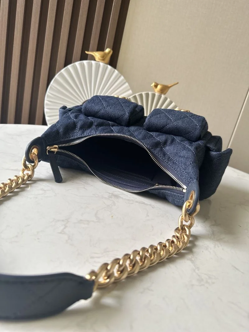 Chanel Hobo Bags Minimalist 53113