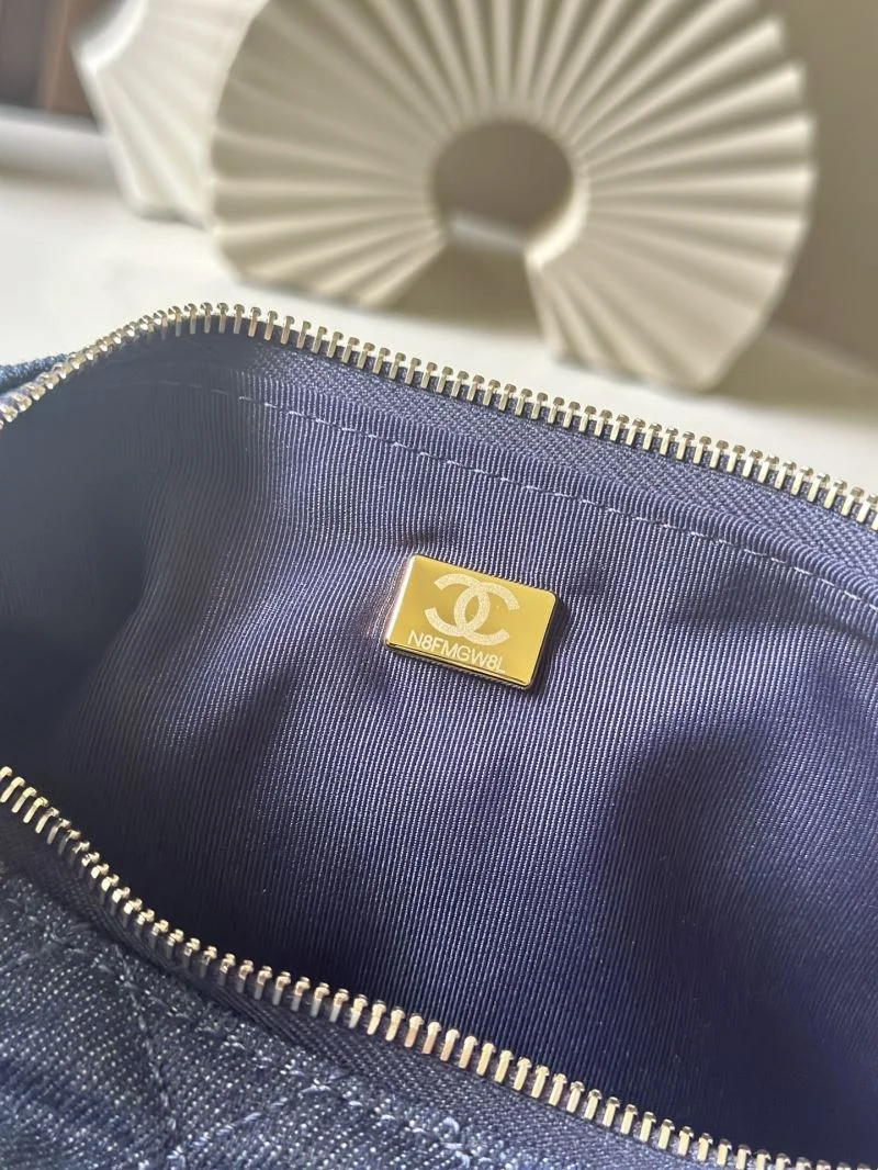 Chanel Hobo Bags Minimalist 53113