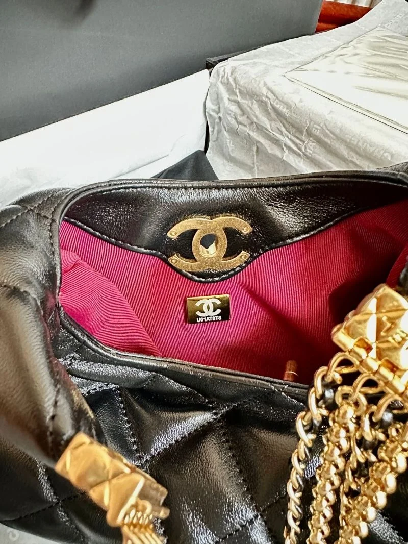 Chanel Hobo Bags Bold 54950