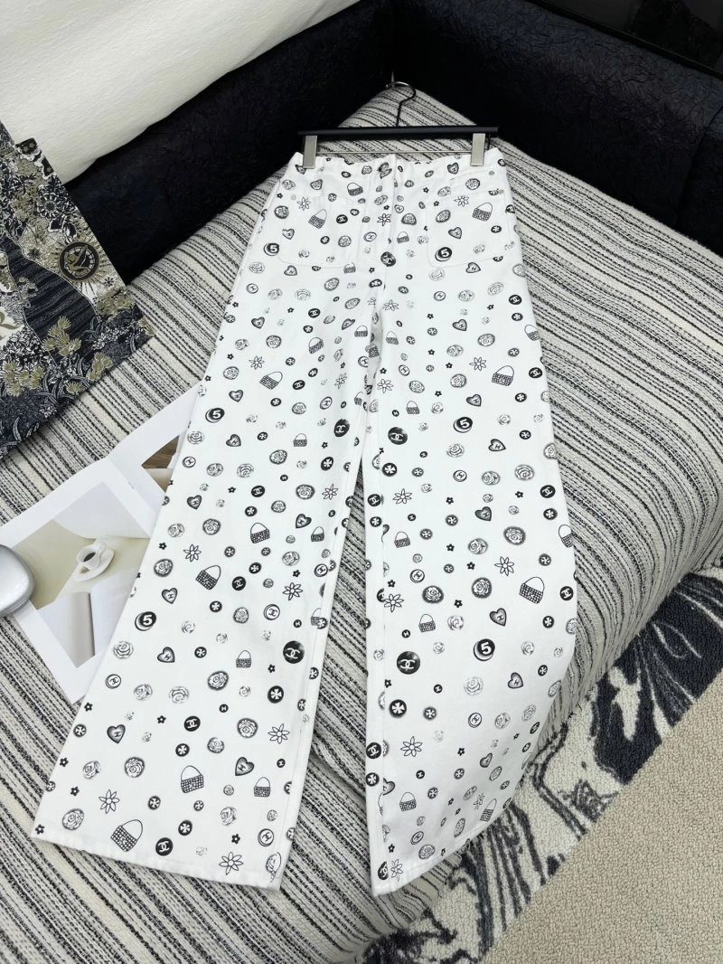 Chic Chanel Jeans 108977