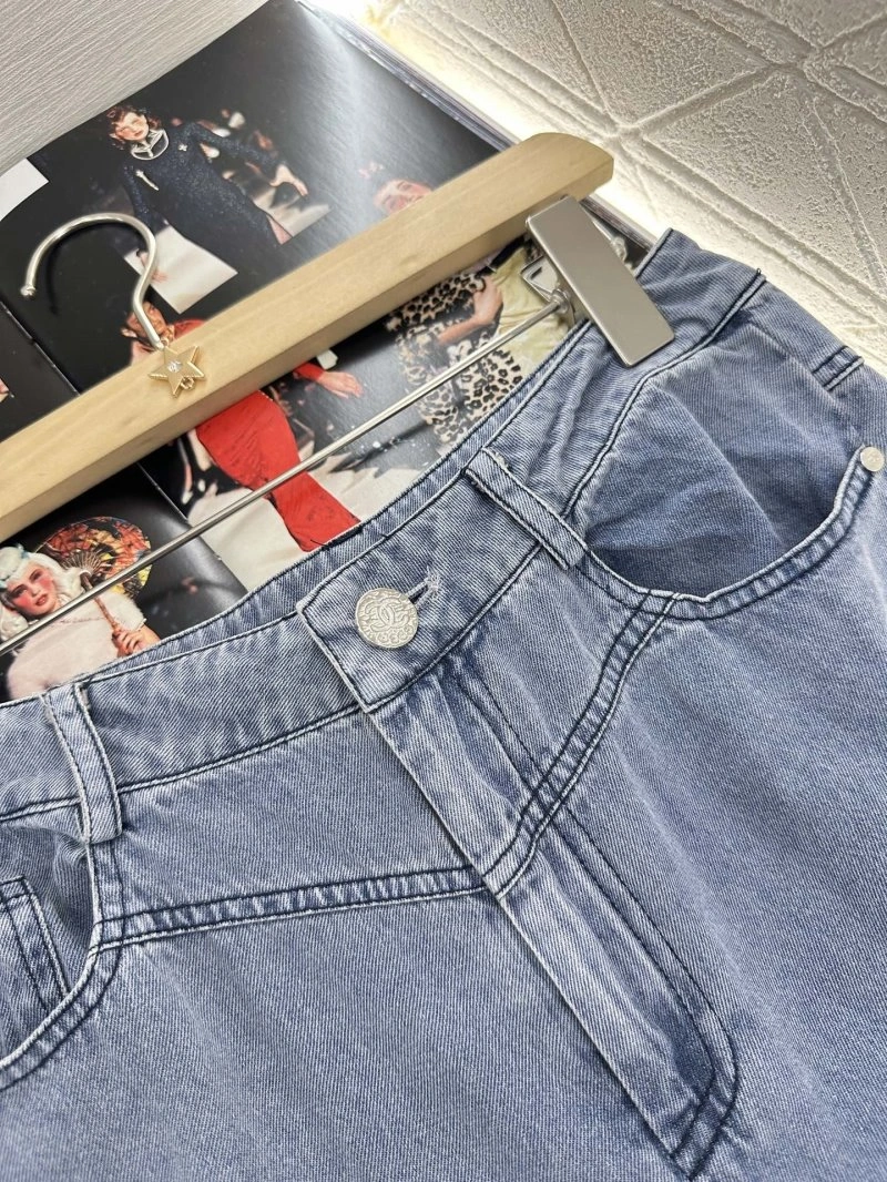 Lightweight Chanel Jeans 108981