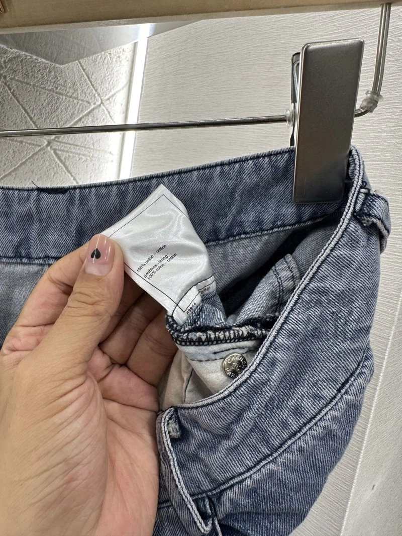 Lightweight Chanel Jeans 108981
