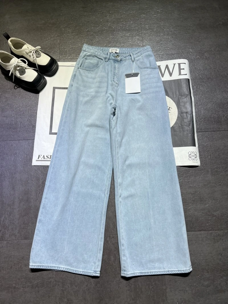 Trendsetting Chanel Jeans 110662