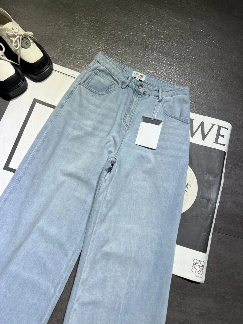 Trendsetting Chanel Jeans 110662