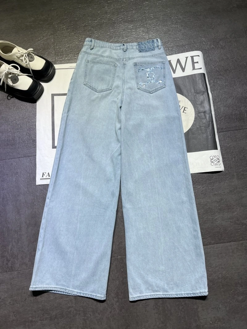 Trendsetting Chanel Jeans 110662