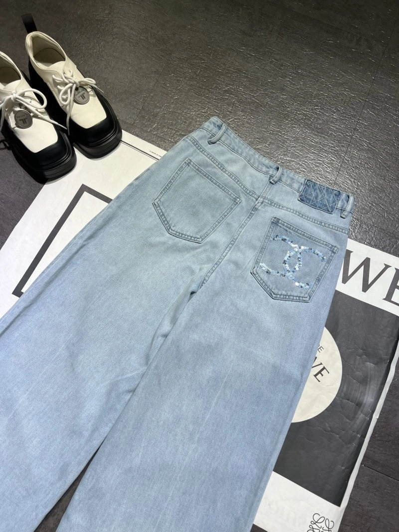 Trendsetting Chanel Jeans 110662