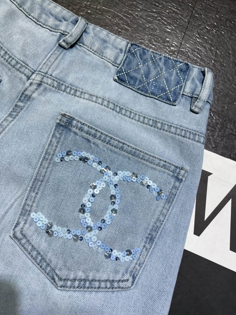 Trendsetting Chanel Jeans 110662
