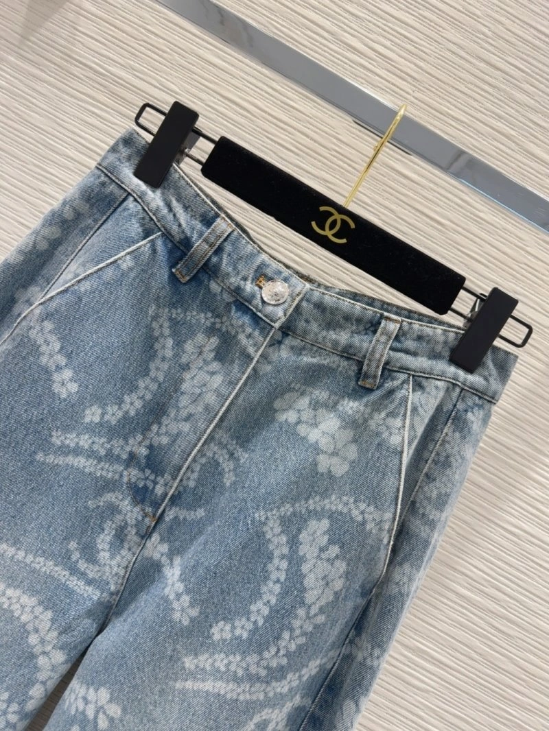 Seasonal Chanel Jeans 110671