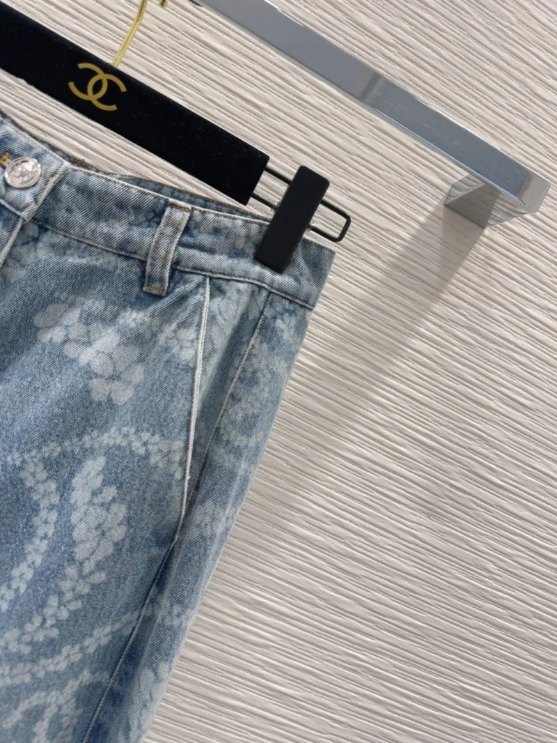 Seasonal Chanel Jeans 110671