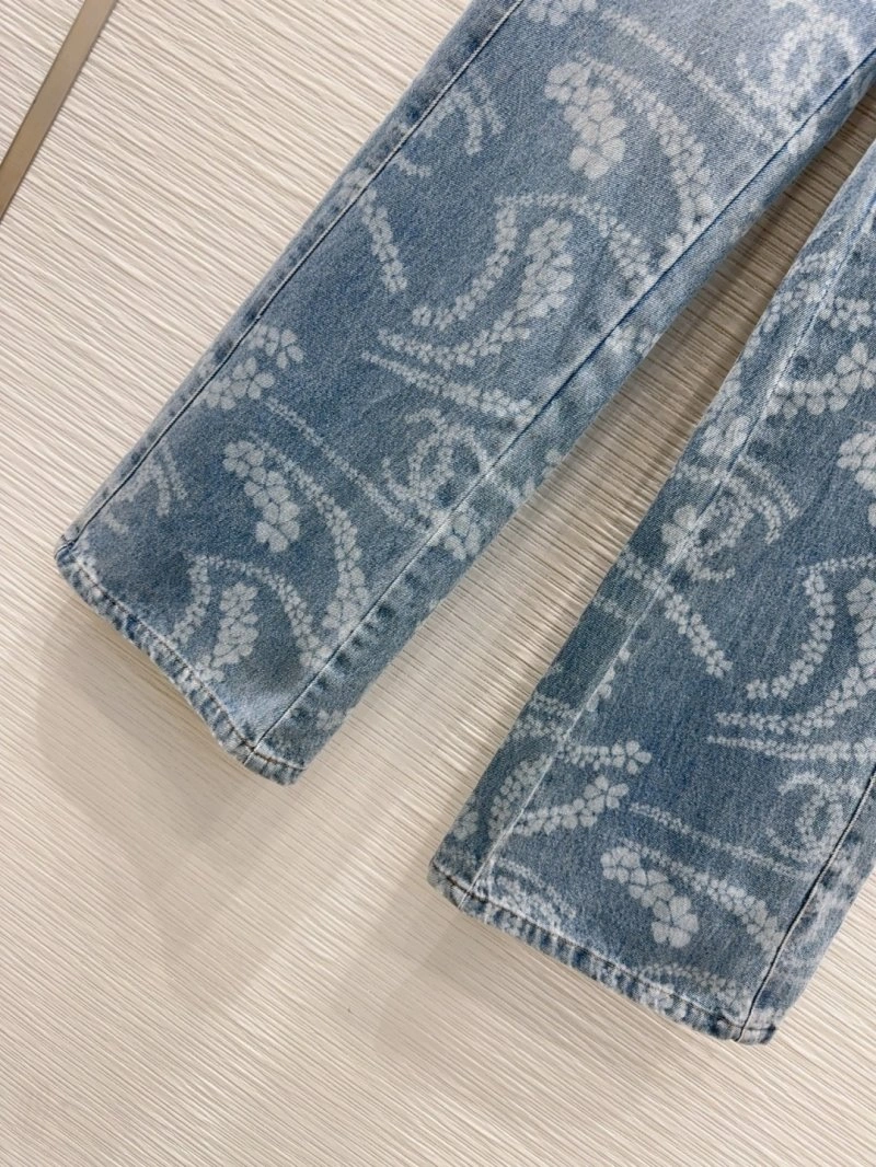 Seasonal Chanel Jeans 110671