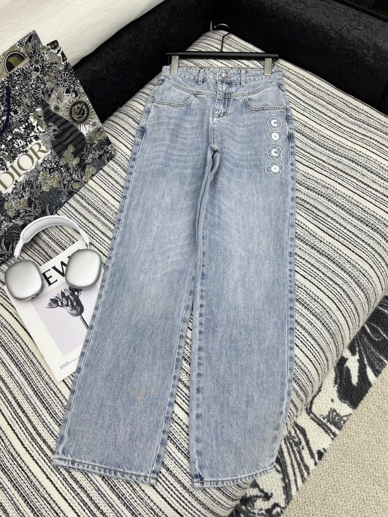 Effortless Chanel Jeans 110675