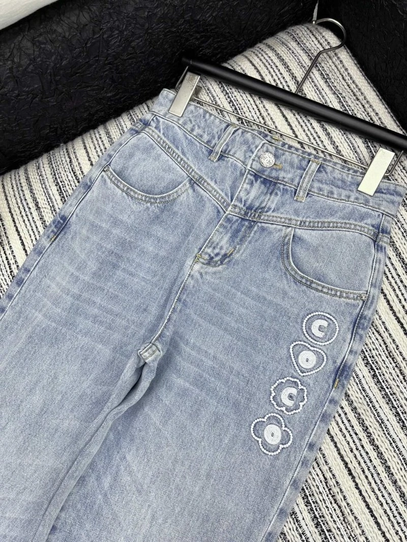 Effortless Chanel Jeans 110675