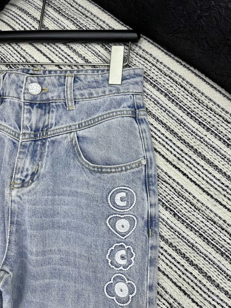 Effortless Chanel Jeans 110675