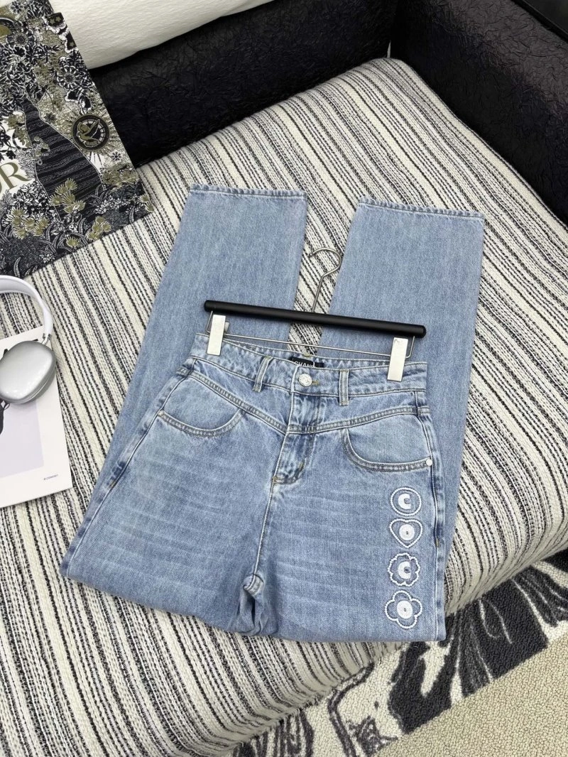 Effortless Chanel Jeans 110675