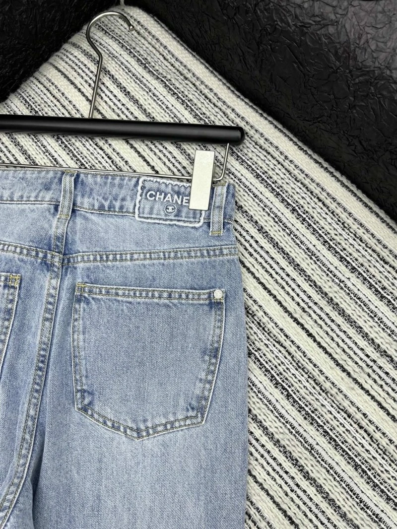Effortless Chanel Jeans 110675