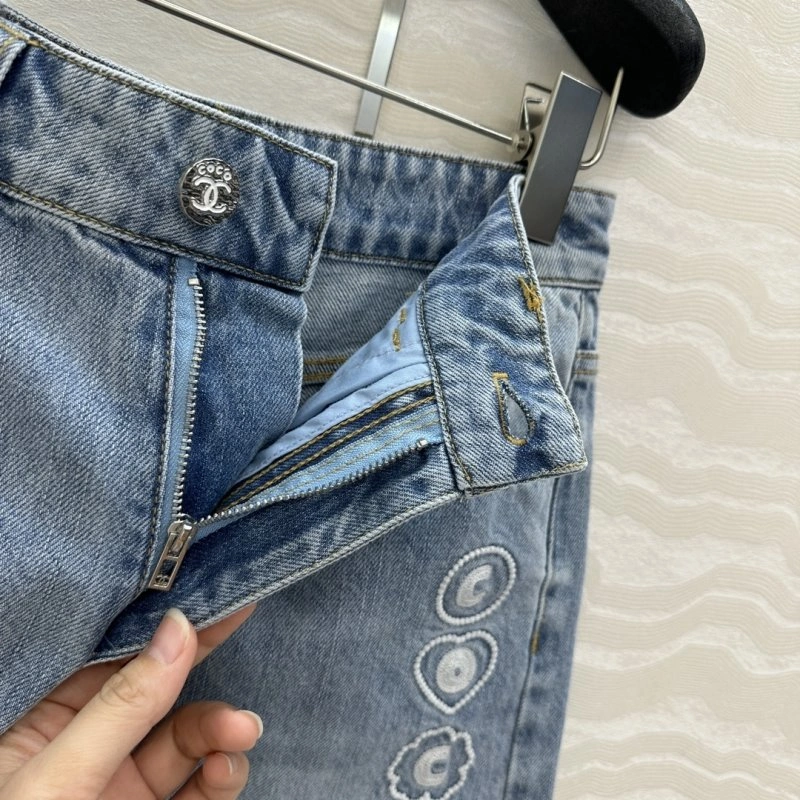 Neat Chanel Jeans 110657
