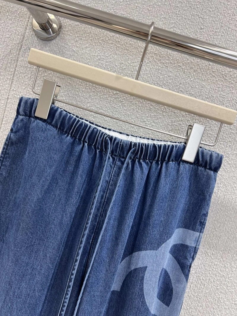 Minimalist Chanel Jeans 110682