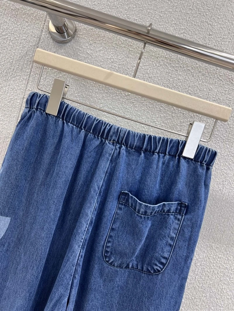 Minimalist Chanel Jeans 110682