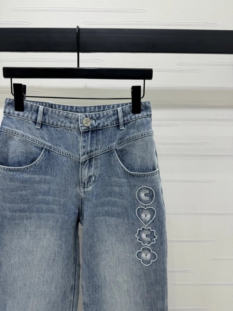 Trendsetting Chanel Jeans 110677