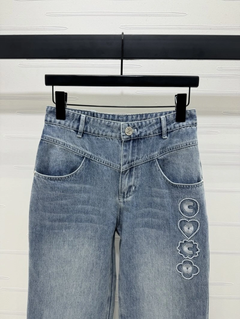 Trendsetting Chanel Jeans 110677