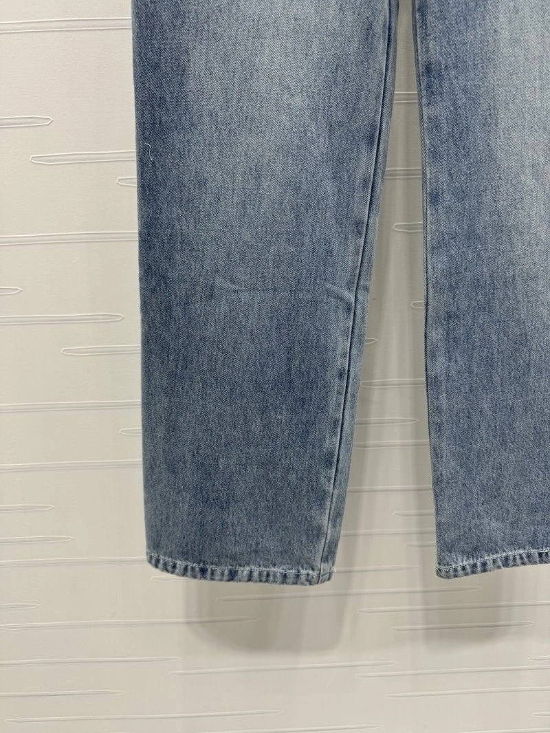 Trendsetting Chanel Jeans 110677