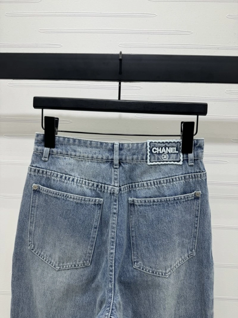 Trendsetting Chanel Jeans 110677