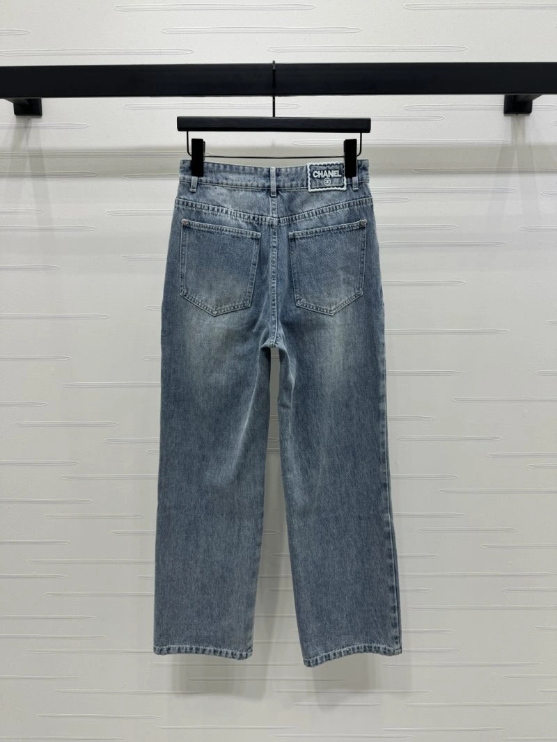 Trendsetting Chanel Jeans 110677