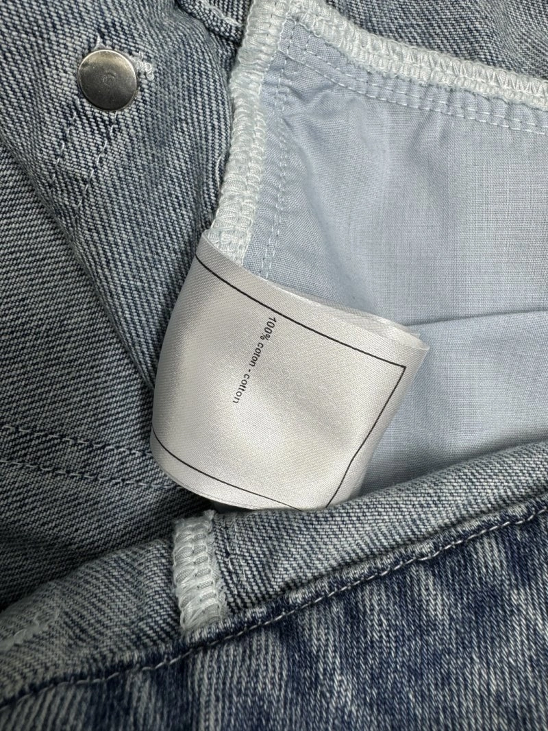 Trendsetting Chanel Jeans 110677