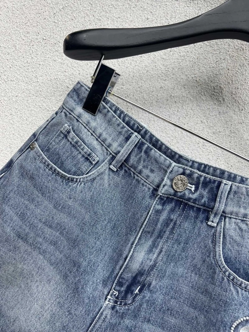 ModernLook Chanel Jeans 110660
