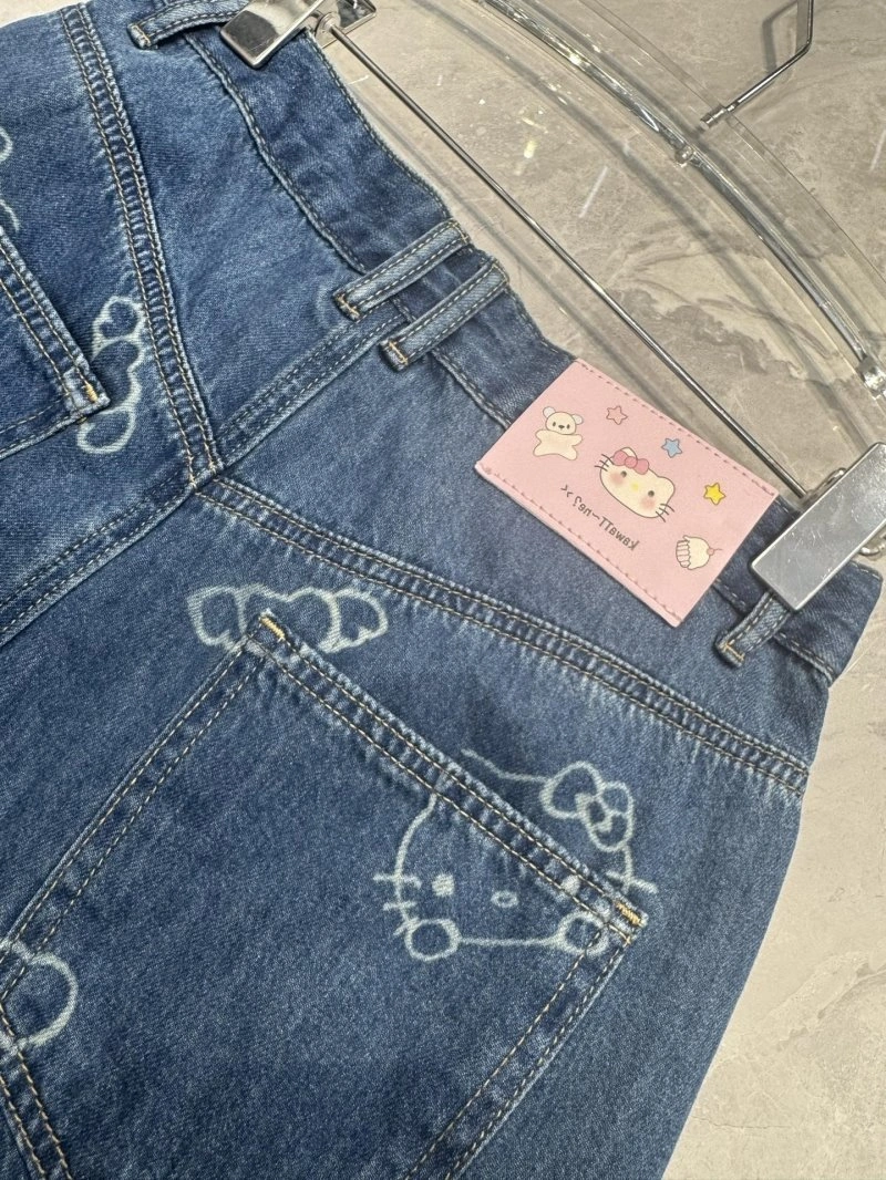 Snug Chanel Jeans 110651
