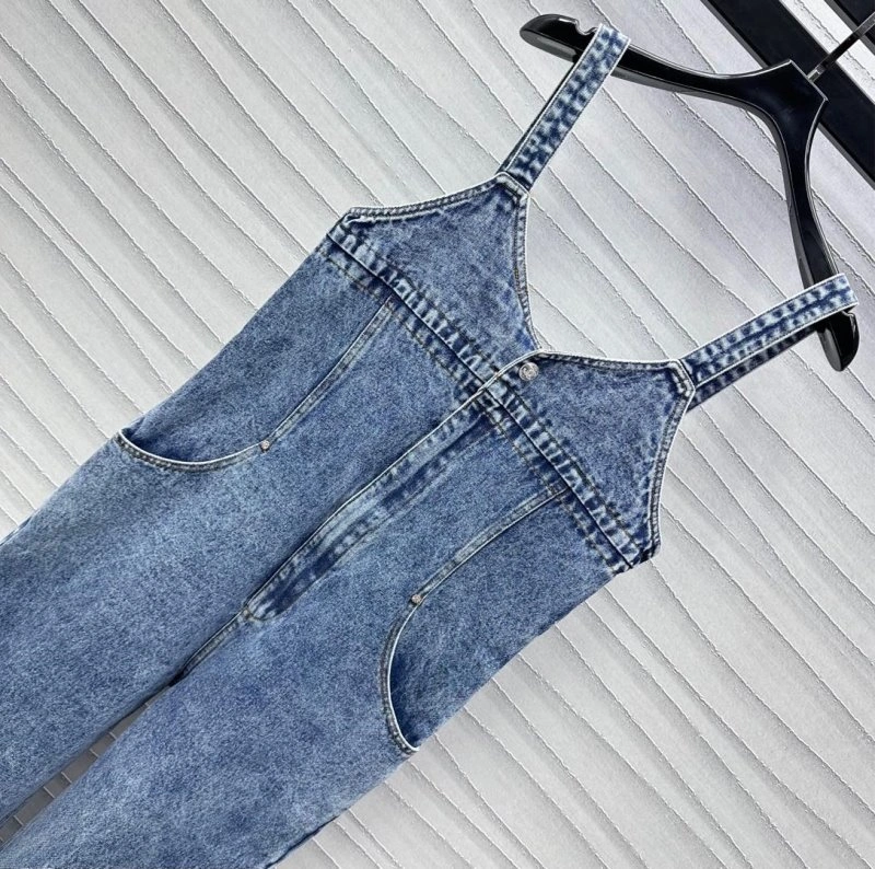 WellDesigned Chanel Jeans 108224