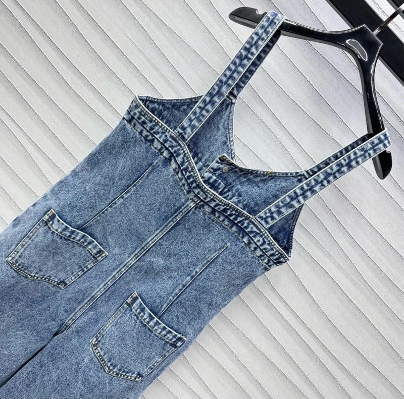 WellDesigned Chanel Jeans 108224