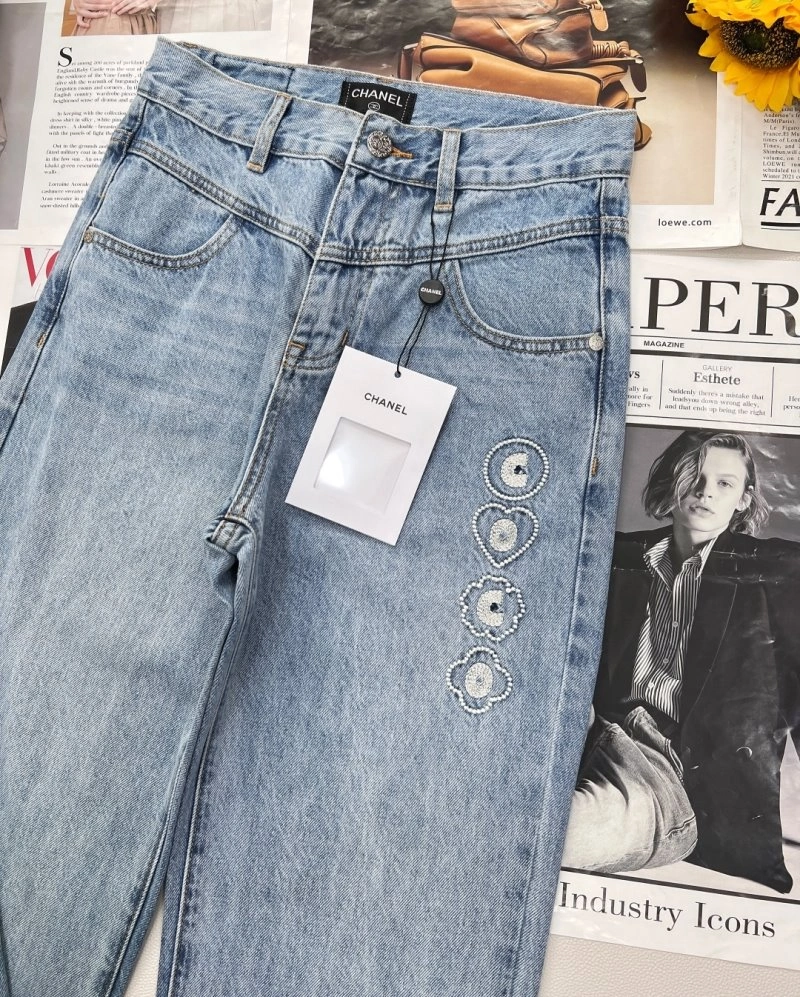 Sporty Chanel Jeans 108215