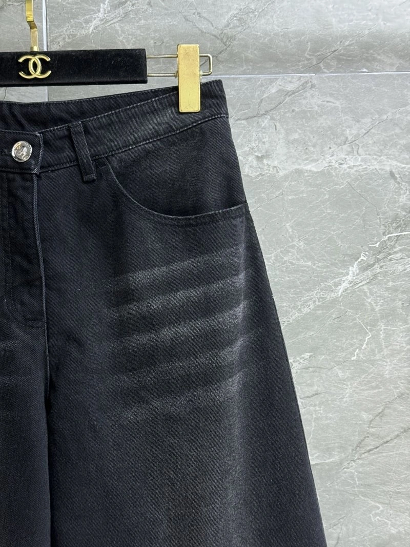 Bold Chanel Jeans 108191
