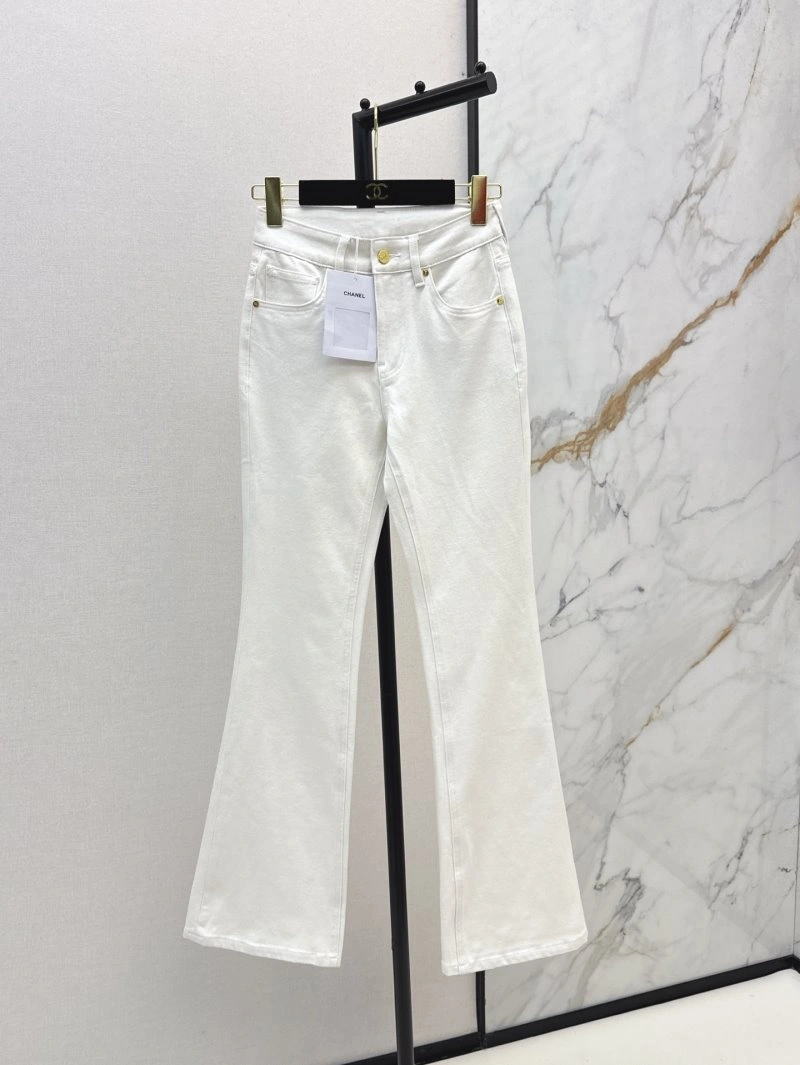 Trendsetting Chanel Jeans 108216