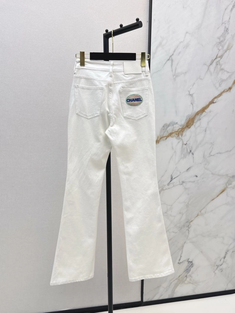 Trendsetting Chanel Jeans 108216
