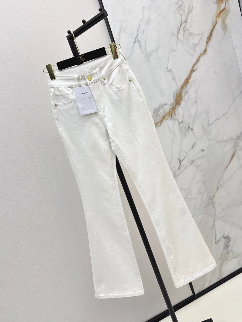 Trendsetting Chanel Jeans 108216