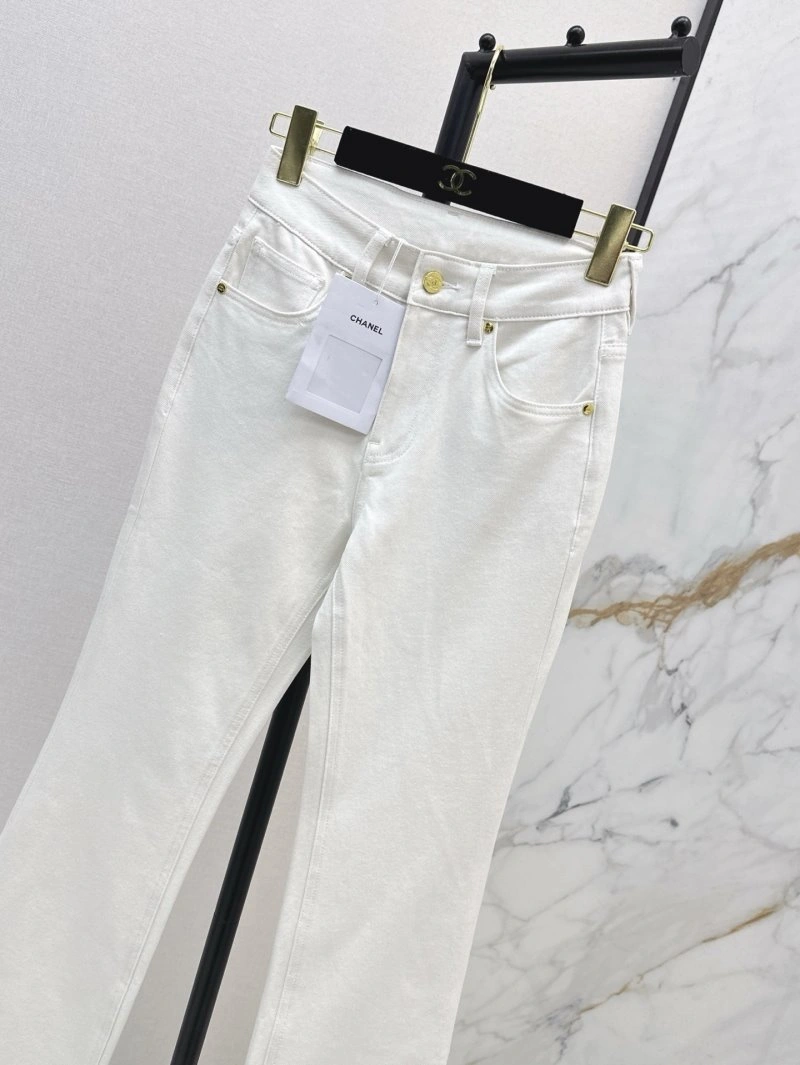 Trendsetting Chanel Jeans 108216