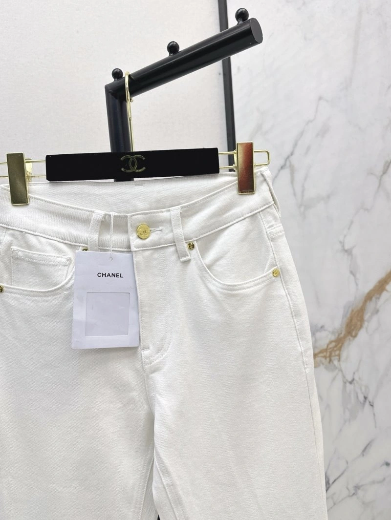 Trendsetting Chanel Jeans 108216