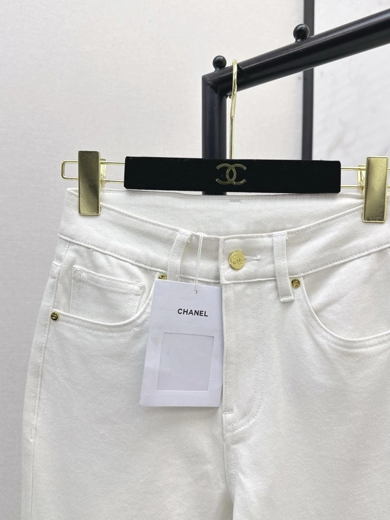 Trendsetting Chanel Jeans 108216