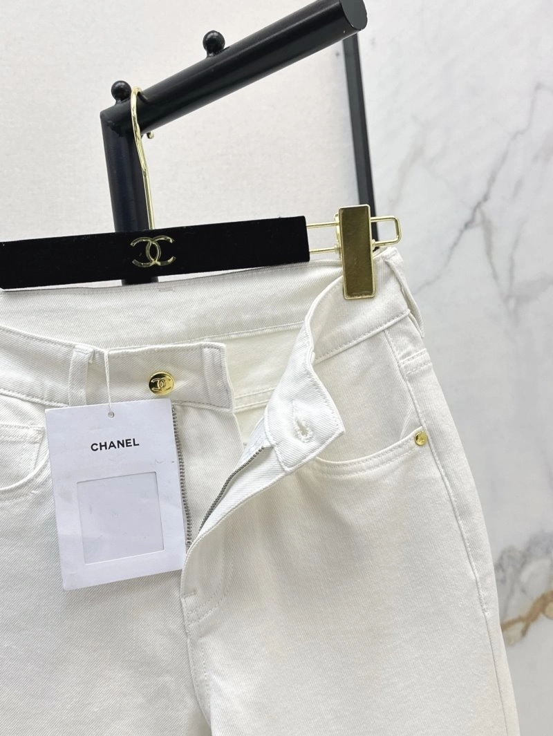 Trendsetting Chanel Jeans 108216