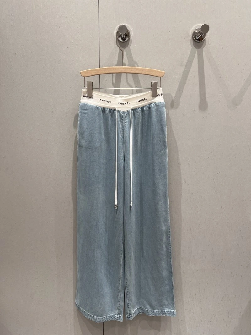 Seasonal Chanel Jeans 108208