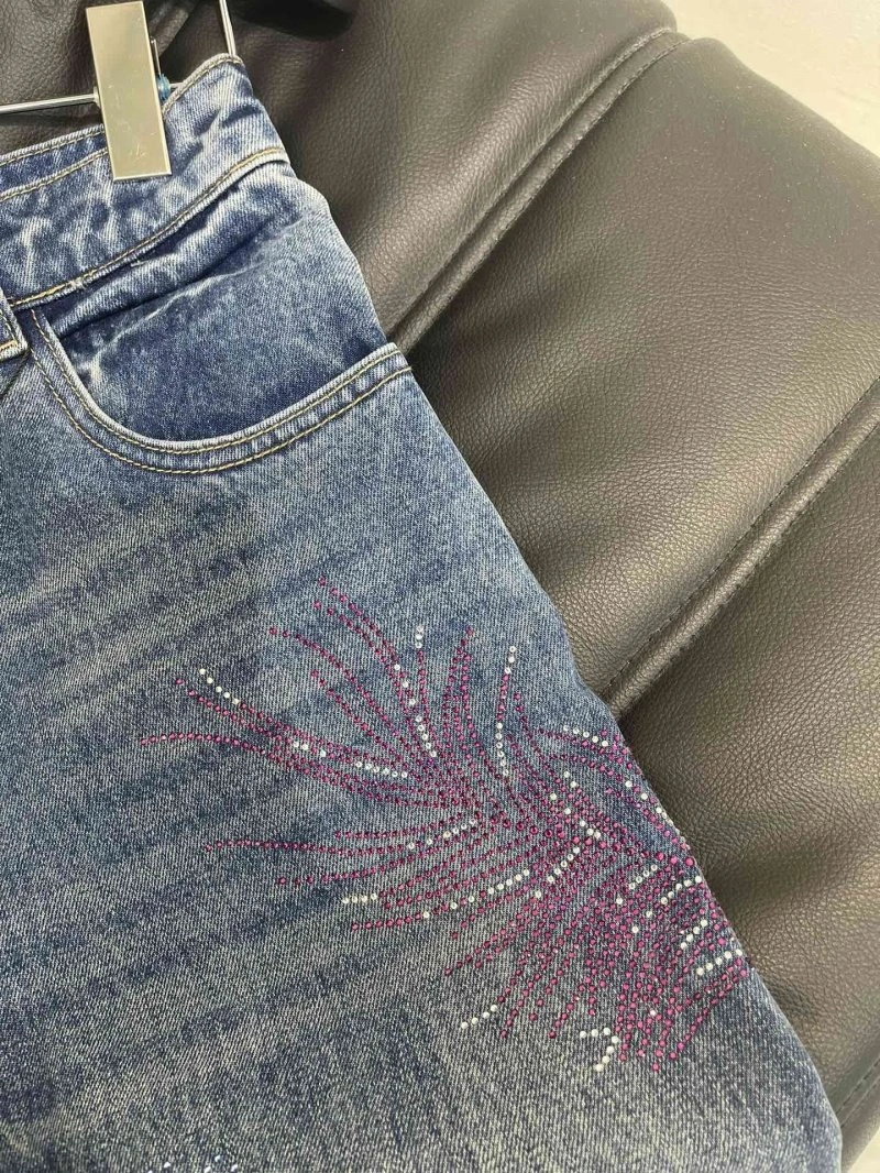 Supportive Chanel Jeans 108201