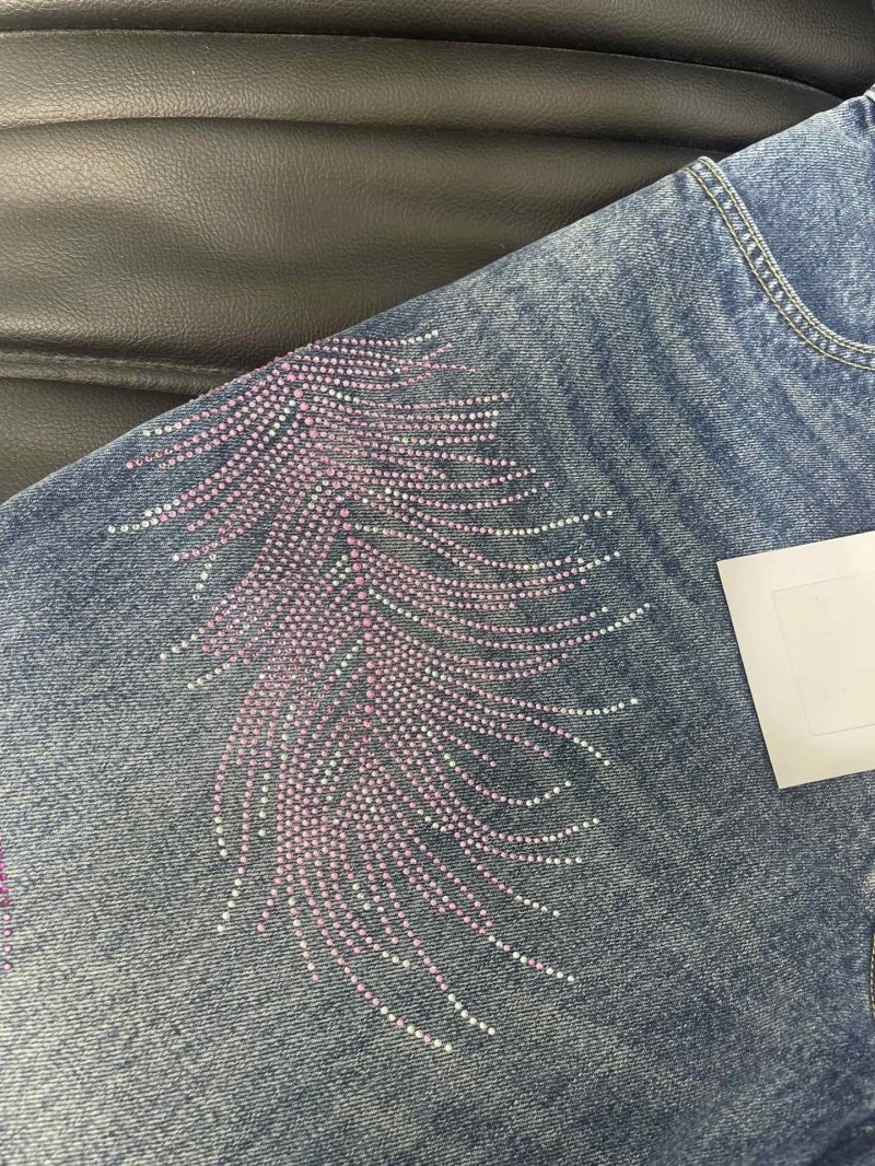 Supportive Chanel Jeans 108201