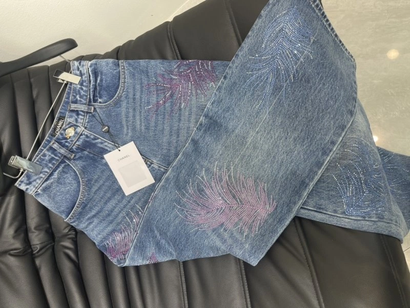 Supportive Chanel Jeans 108201